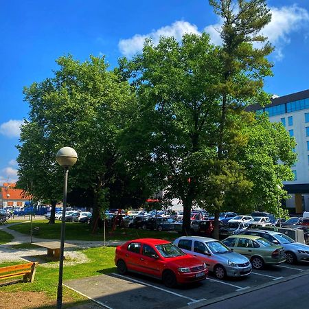 Astoria Apartment Varazdin Bagian luar foto