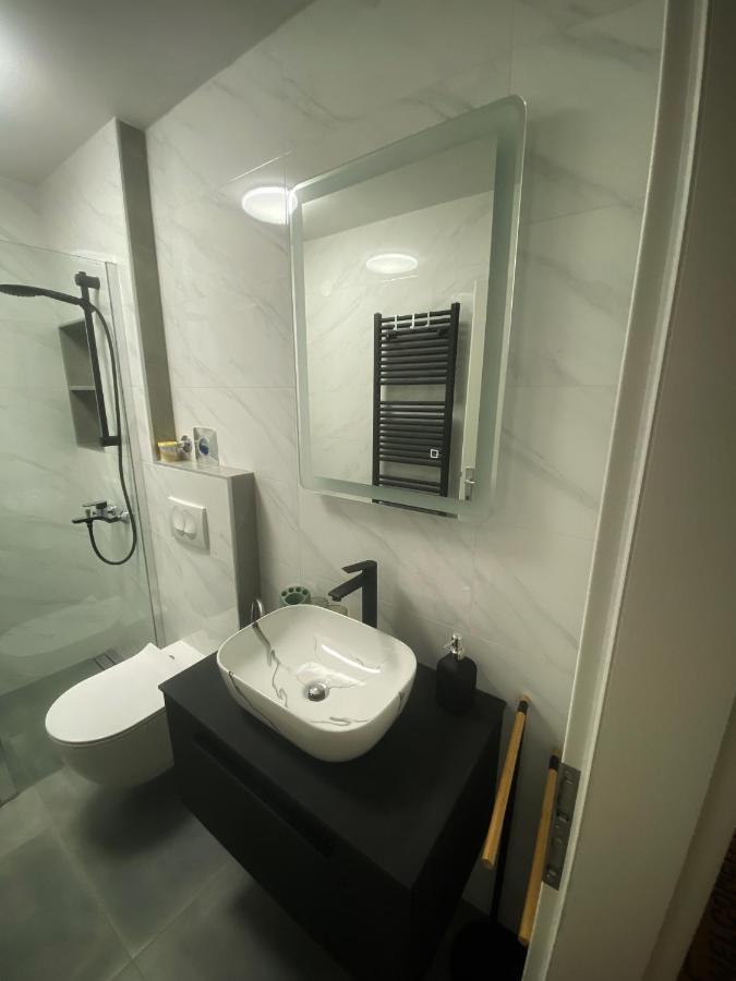Astoria Apartment Varazdin Bagian luar foto