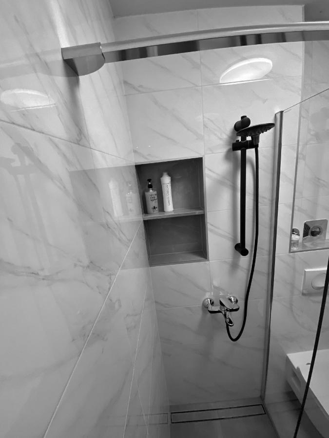 Astoria Apartment Varazdin Bagian luar foto