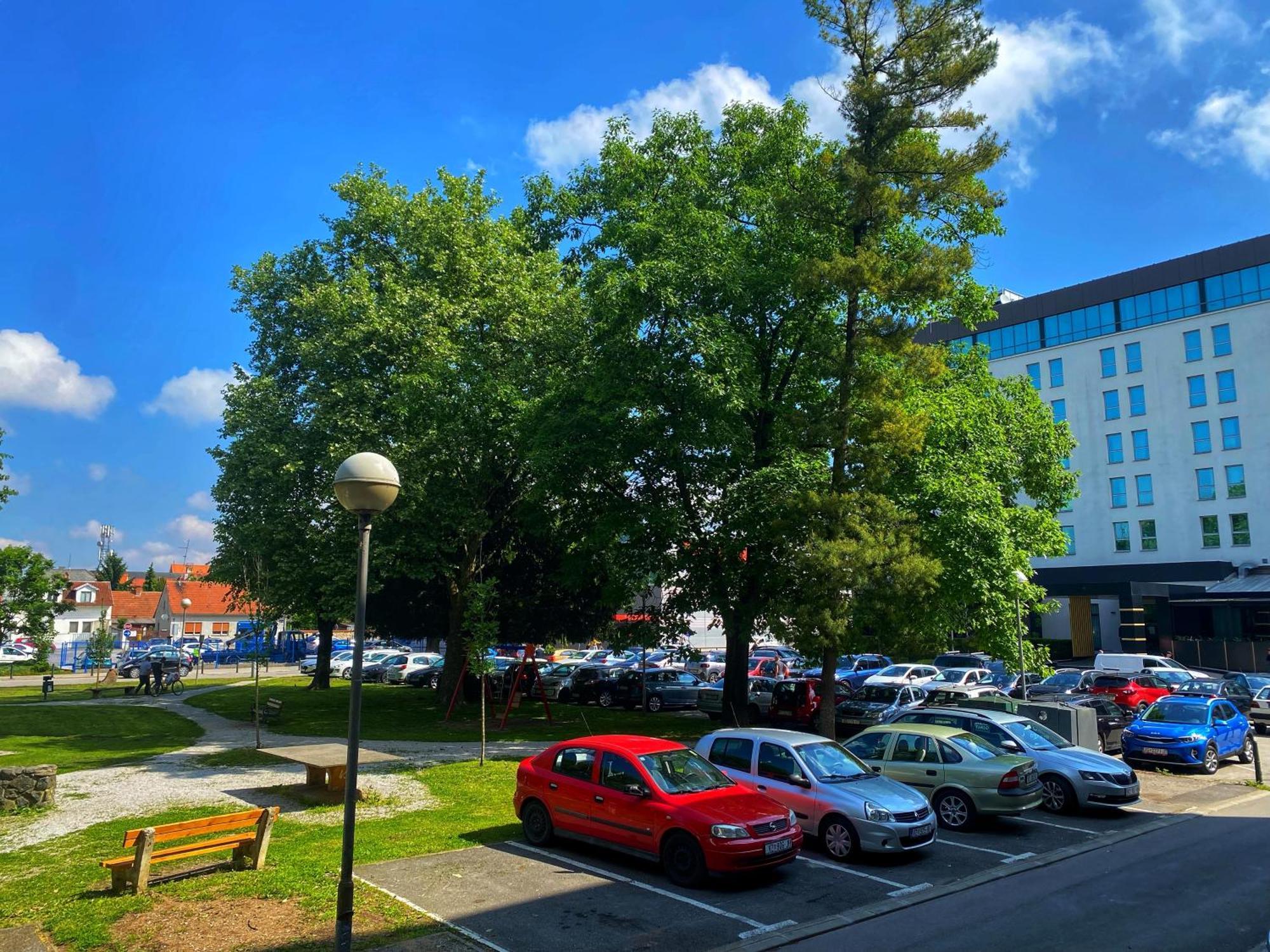 Astoria Apartment Varazdin Bagian luar foto