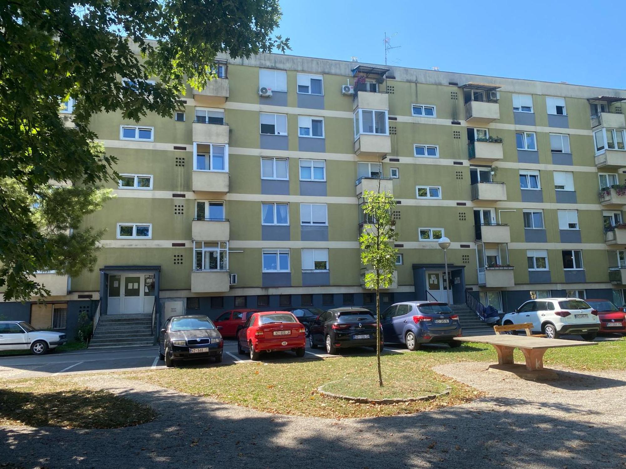 Astoria Apartment Varazdin Bagian luar foto