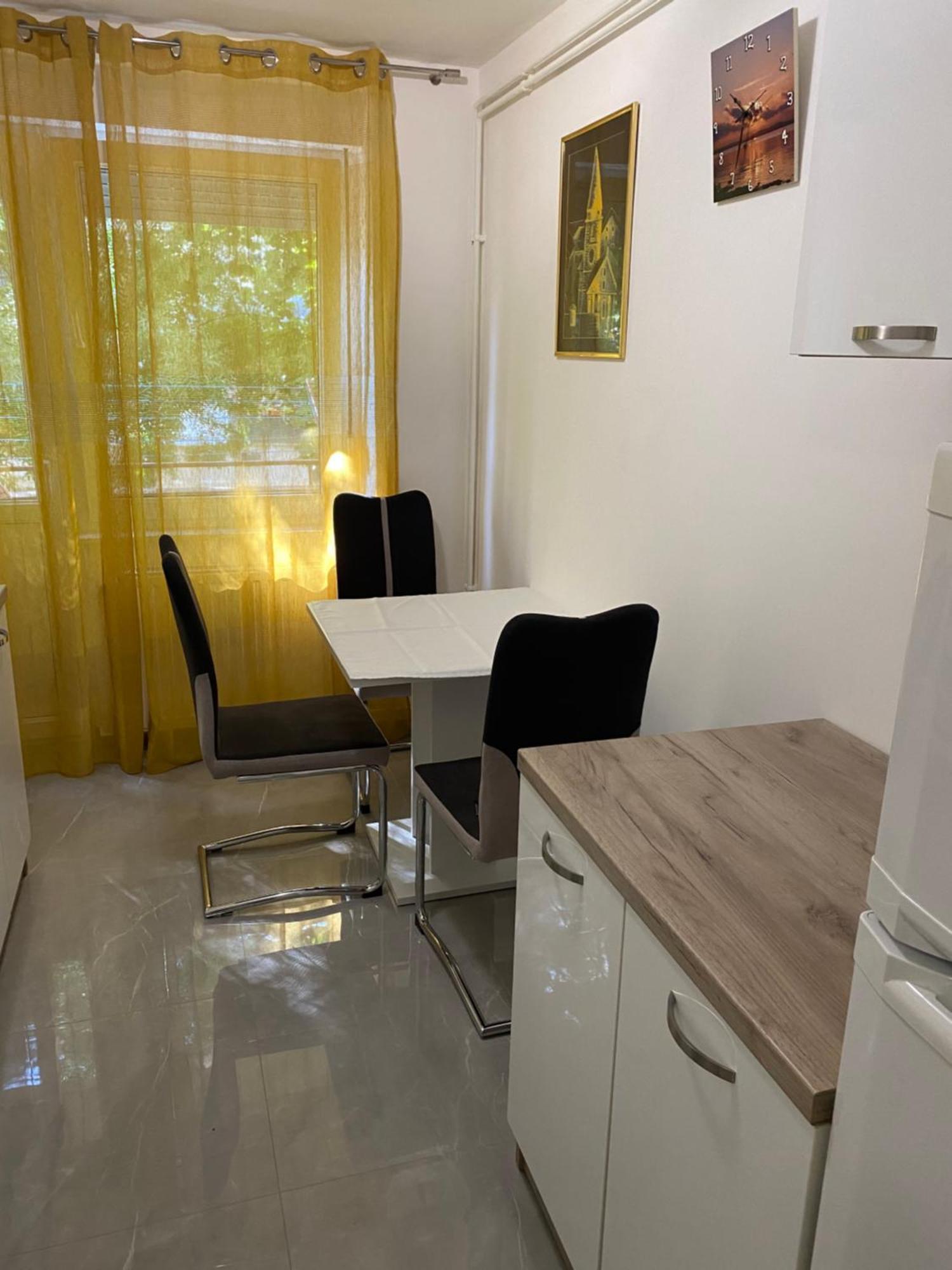 Astoria Apartment Varazdin Bagian luar foto
